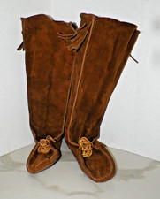 MINNETONKA LACE UP FRINGE TALL MOCASSIN BOOTS SZ 9 NEVER USED ITEM 1922