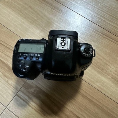 Canon EOS 5D Mark IV DSLR Camera with EF 80-200mm Lens Excellent