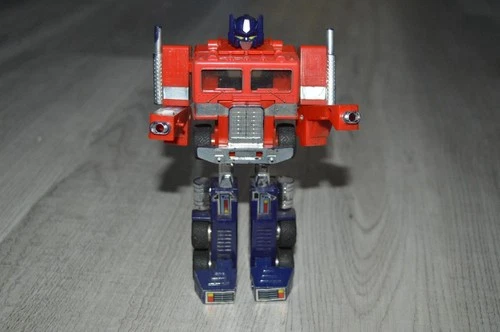 1984 Hasbro Transformer Autobot Leader ( Optimus Prime ) G1 Figure Cab Only !