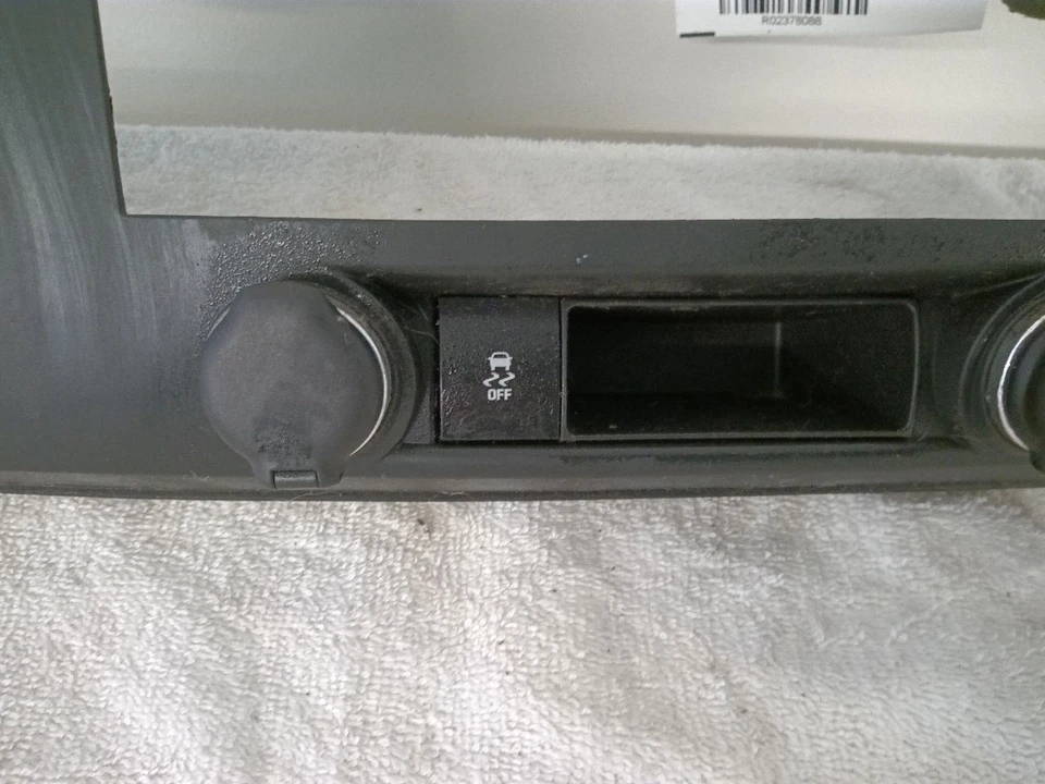 Chevy Silverado Sierra 1500 2500 2010-2012 tablero de instrumentos embellecedor radio bisel con ventilaciones Foto 3 de 4