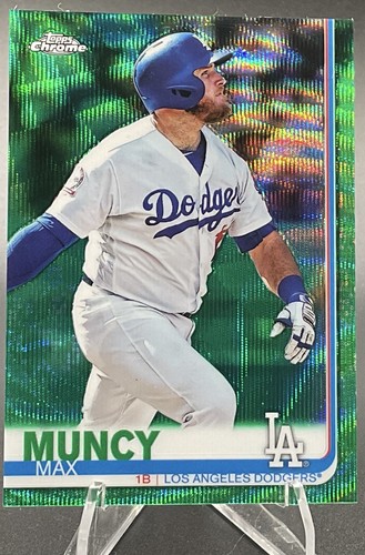 Max Muncy #32 2019 Topps Chrome card