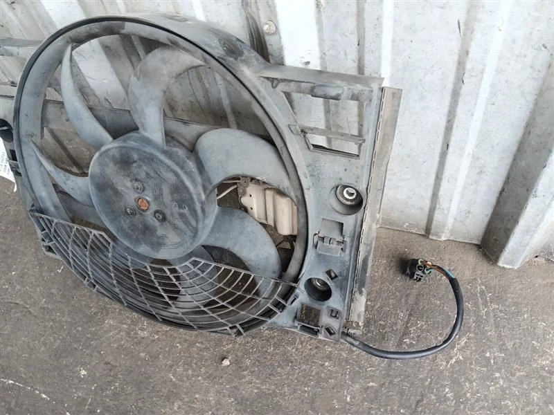 01-06 BMW E46 M3 Ventilador de refrigeración del radiador Cubierta del motor eléctrico 64546988914 Foto 2 de 4