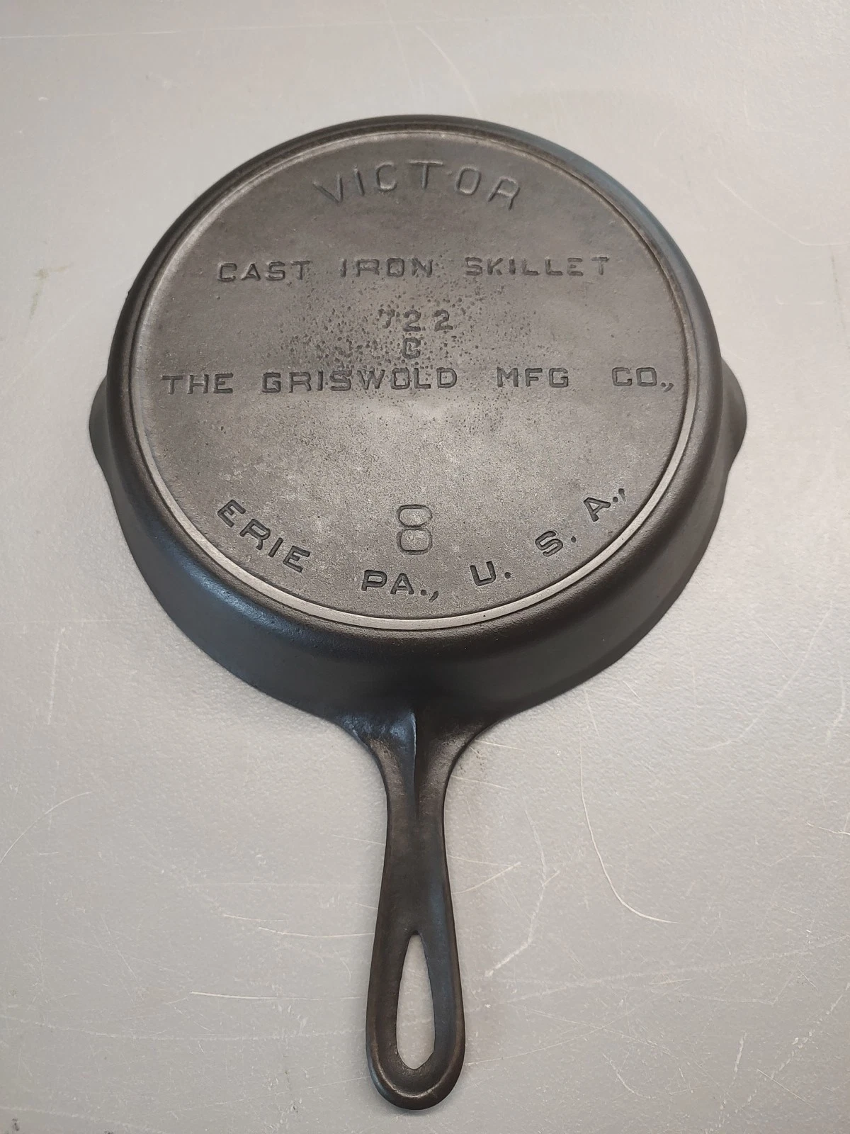 Griswold Victor No.8 Cast Iron Skillet Heat Ring Fully Marked 722 C Restored!!
Opens in a new window