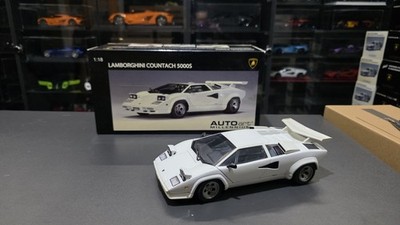 autoart millennium lamborghini countach 5000s weiß Modellauto 1:18