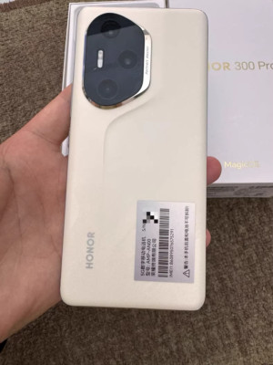 Honor 300 Pro Android 15 Snapdragon 8 Gen 3 -(unlocked)- 5G