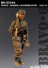 BRAVO 6 35104 WORLD WAR II SOVIET SOLDIER WITH PANZERFAUSTS, 1943-45 1 FIGURE 