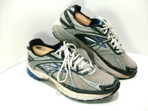 brooks go2 series running shoes
