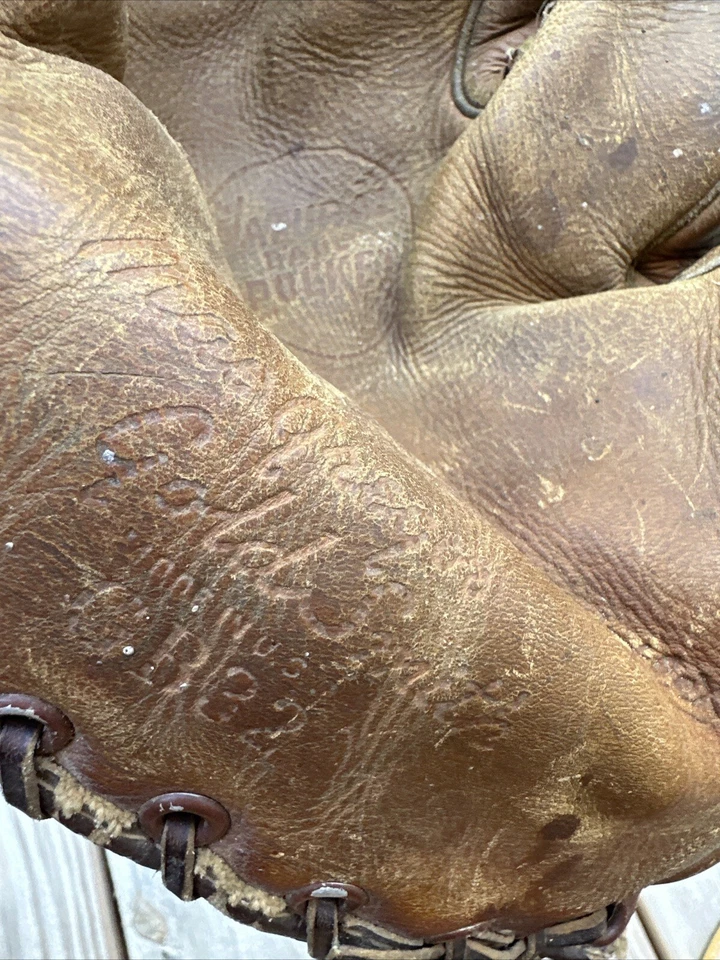 mcgregor goldsmith catchers mitt - Image 2 of 3