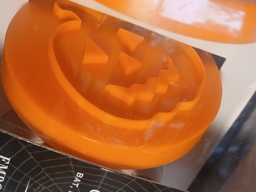 HALLOWEEN Cookie Cutters BAT PUMPKIN CAT Williams Sonoma 2015 Unopened Box READ - Picture 3 of 16