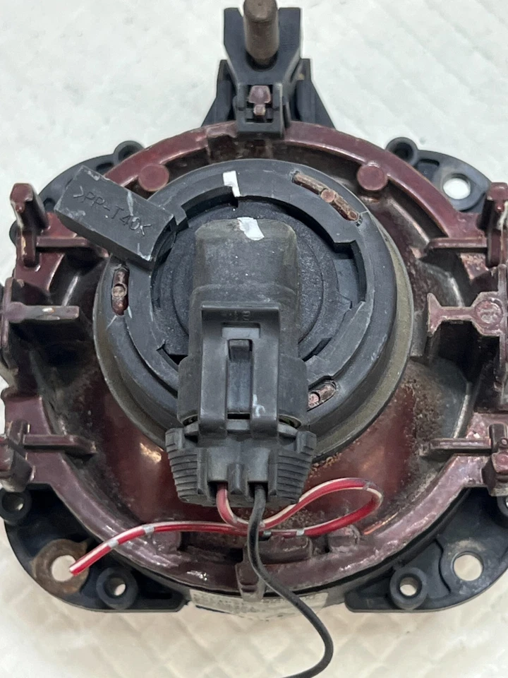 Luz antiniebla izquierda del lado del conductor Mitsubishi Eclipse 2002 MR563705 OEM (A3-67) Foto 4 de 4