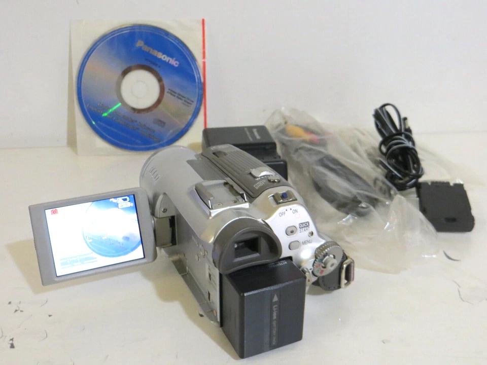 Panasonic HD Video Camera PV-GS180 Complete Set, 2 Batteries, Charger Adapter - Image 3 of 4