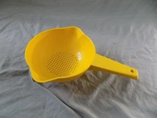 Vintage 1 Quart Tupperware Yellow Strainer Colander 1200