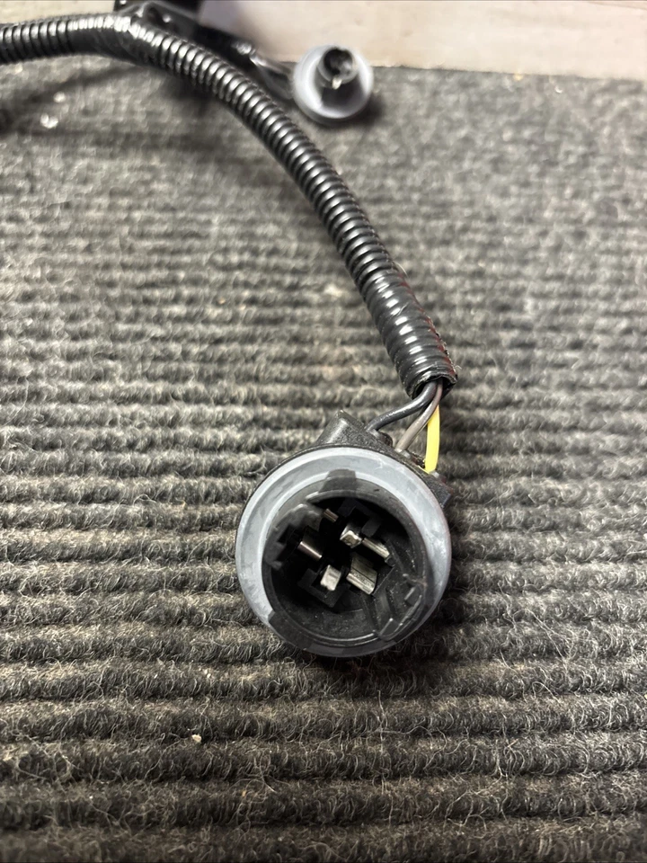 Genuine GM Driver Side Tail Lamp Wiring Harness 25958496 - Image 4 of 4