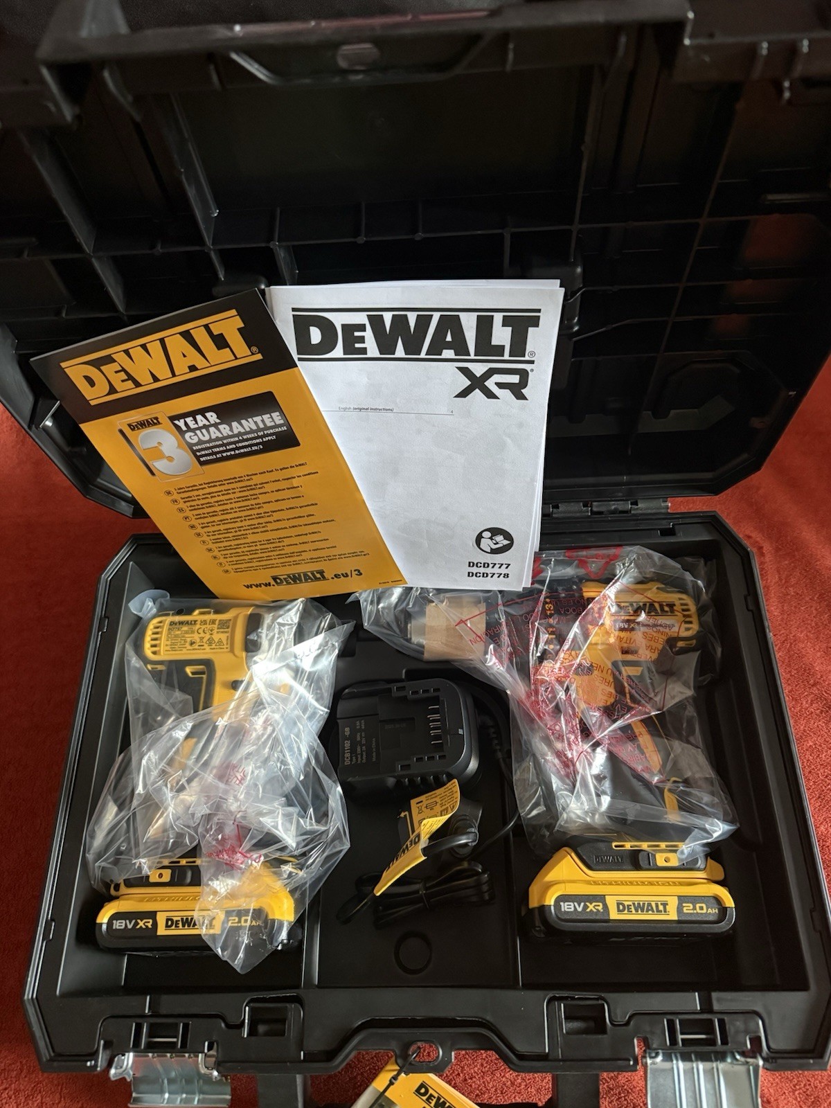 DeWalt cordless combi drill and impact driver twin pack