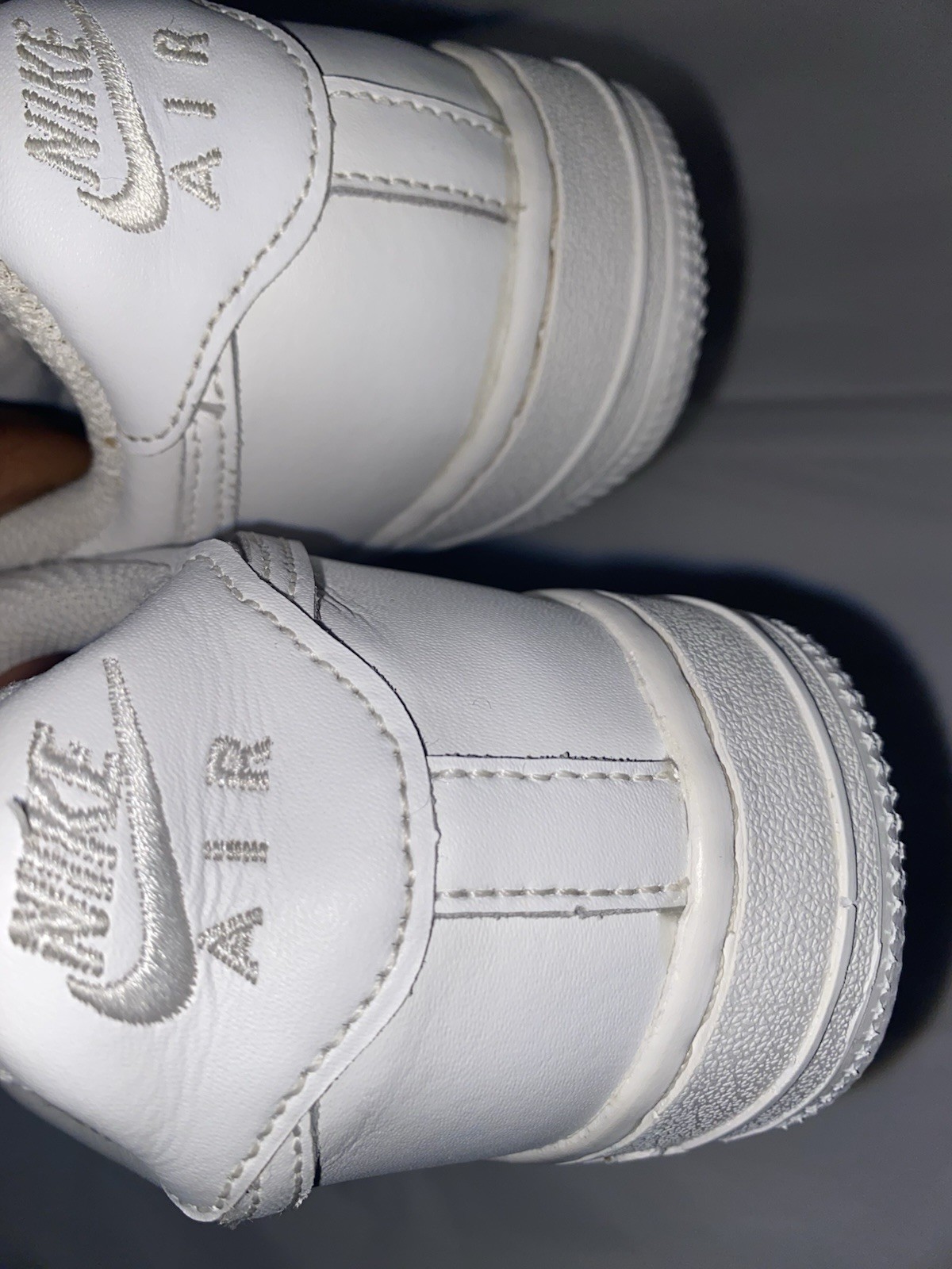 - Nike Air Force 1 LE Low Triple White Size 5 Y thumbnail 7