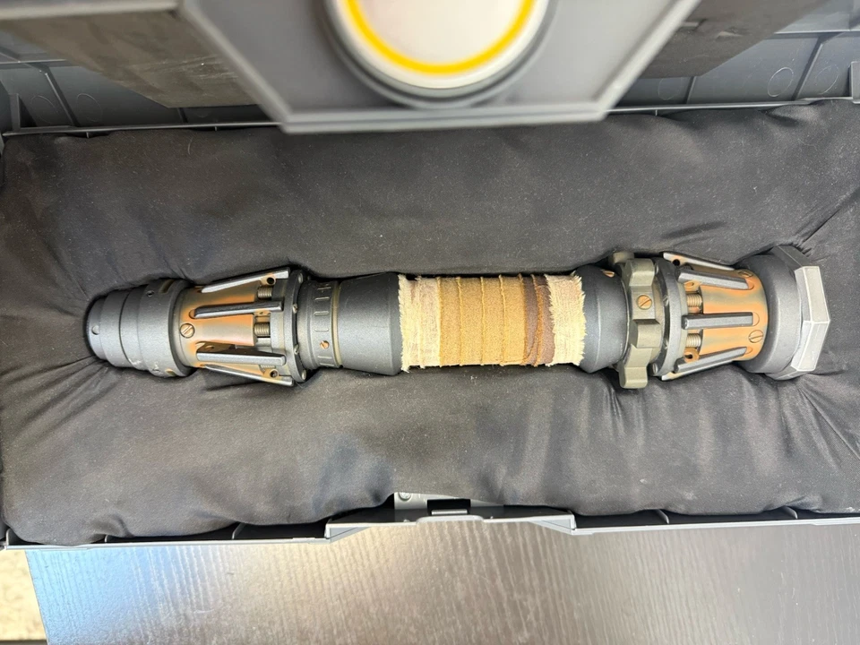 Empuñadura de sable de luz amarillo Star Wars Galaxy's Edge Rey Skywalker Legacy SIN HOJA Foto 3 de 4