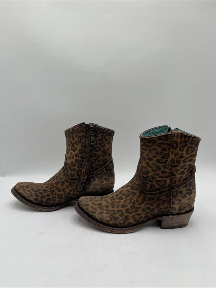 Botas de tornozelo femininas Corral com estampa de leopardo marrom tamanho 6M - Imagem 3 de 4