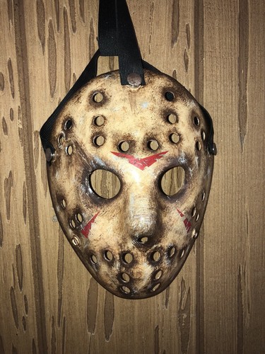 Máscara pintada a mano personalizada inspirada en Jason Voorhees 2009 remake - Imagen 10 de 11