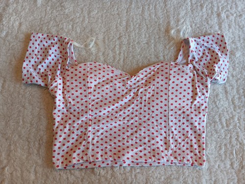 New Diva Apparel Juniors White w/ Red Polka Dot Half Cropped Shirt Small