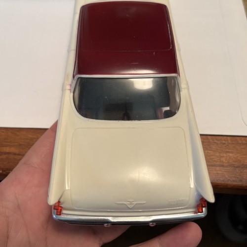 1959 Desoto Fireflite Plastic Promo Model By Johan 1/25 Scale White & Burgundy  - Picture 9 of 12