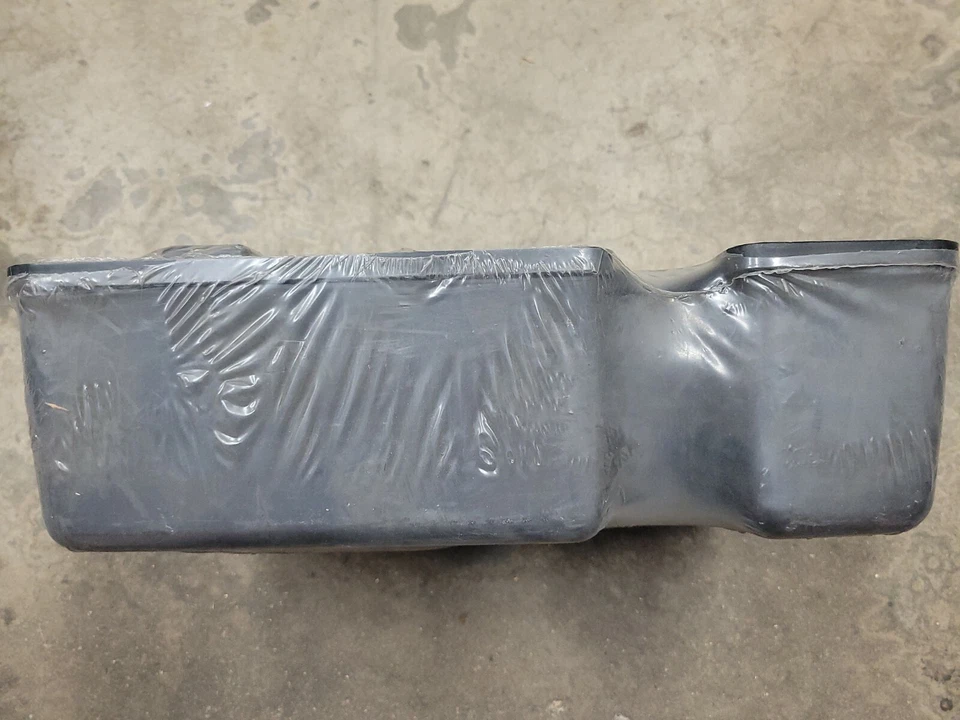 Kohler 41 065 10-S Fuel Tank w/ FOUR 41 366 01-S Isolation Mounts - Image 3 of 4