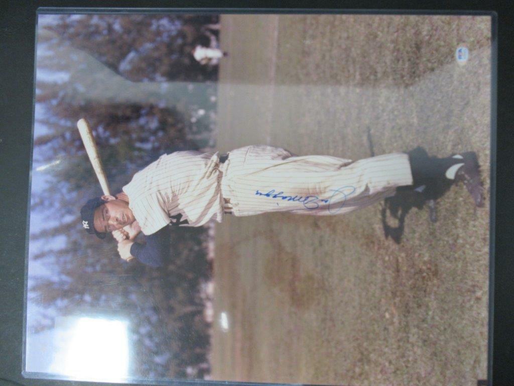 Joe DiMaggio Signed 16x20 Photo Autograph Auto PSA/DNA AL01013