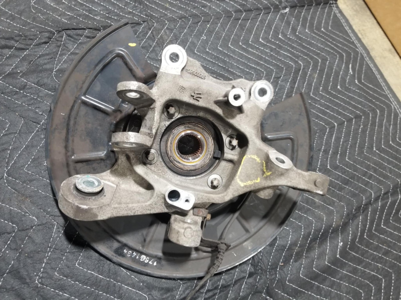 2014-2017 Maserati Ghibli Quattroporte Rear Left Knuckle Hub Spindle 670006804