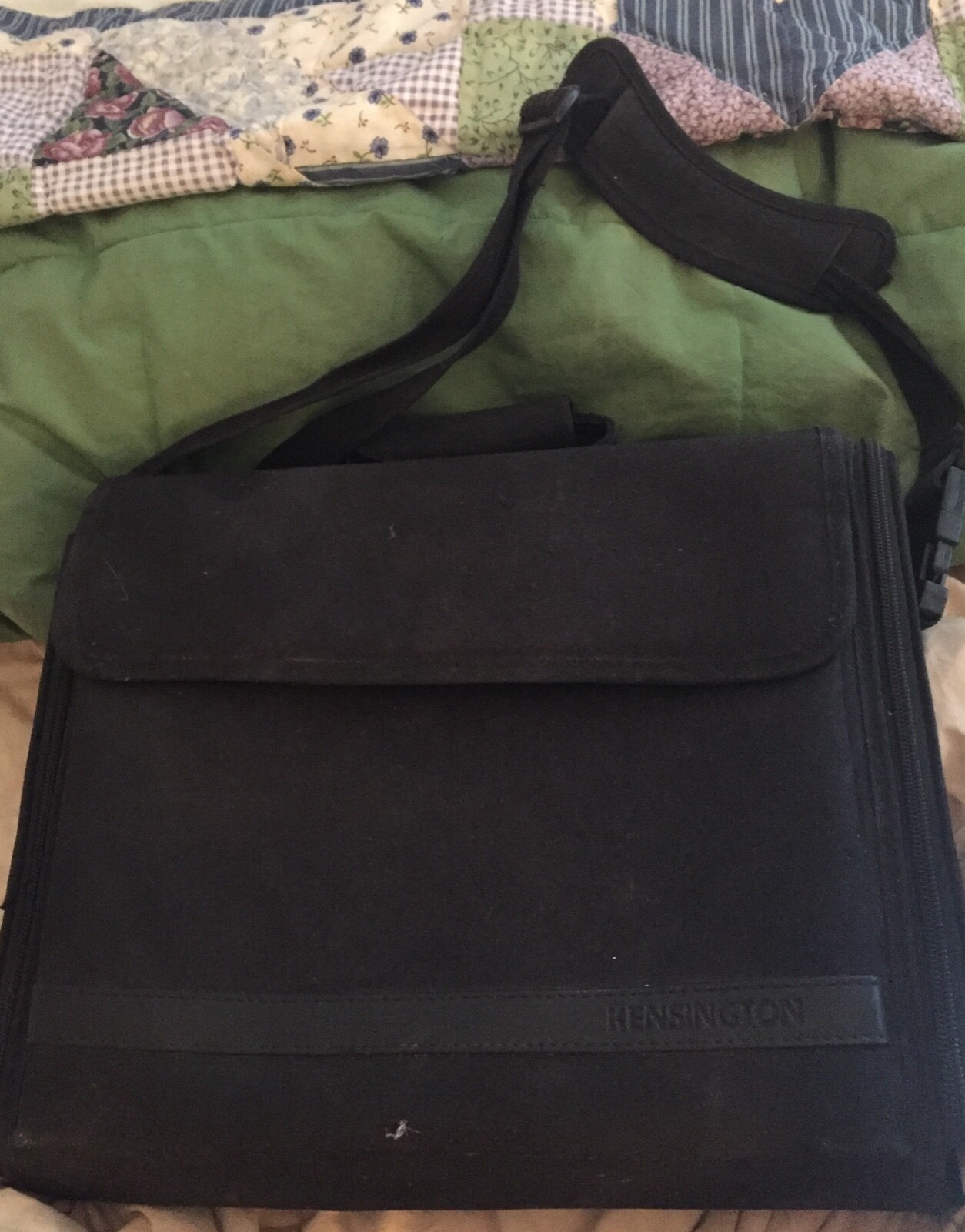 Kensington Computer Case Laptop Notebook Bag 14" Black Shoulder Bag Zip Padded