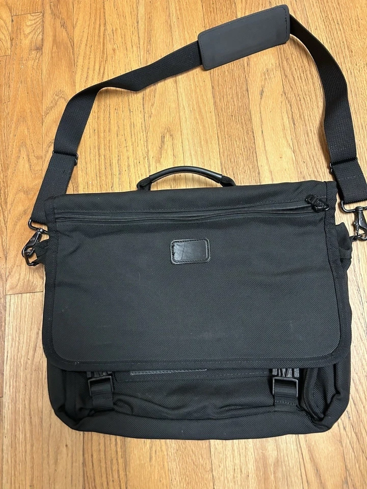 TUMI Grande Essential Gear Maletín Expandible Organizador Laptop Mensajero NEGRO Foto 4 de 4