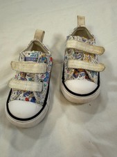 Converse Chuck Taylor All Star Infant Size 4 Butterfly Floral 2V Sneakers