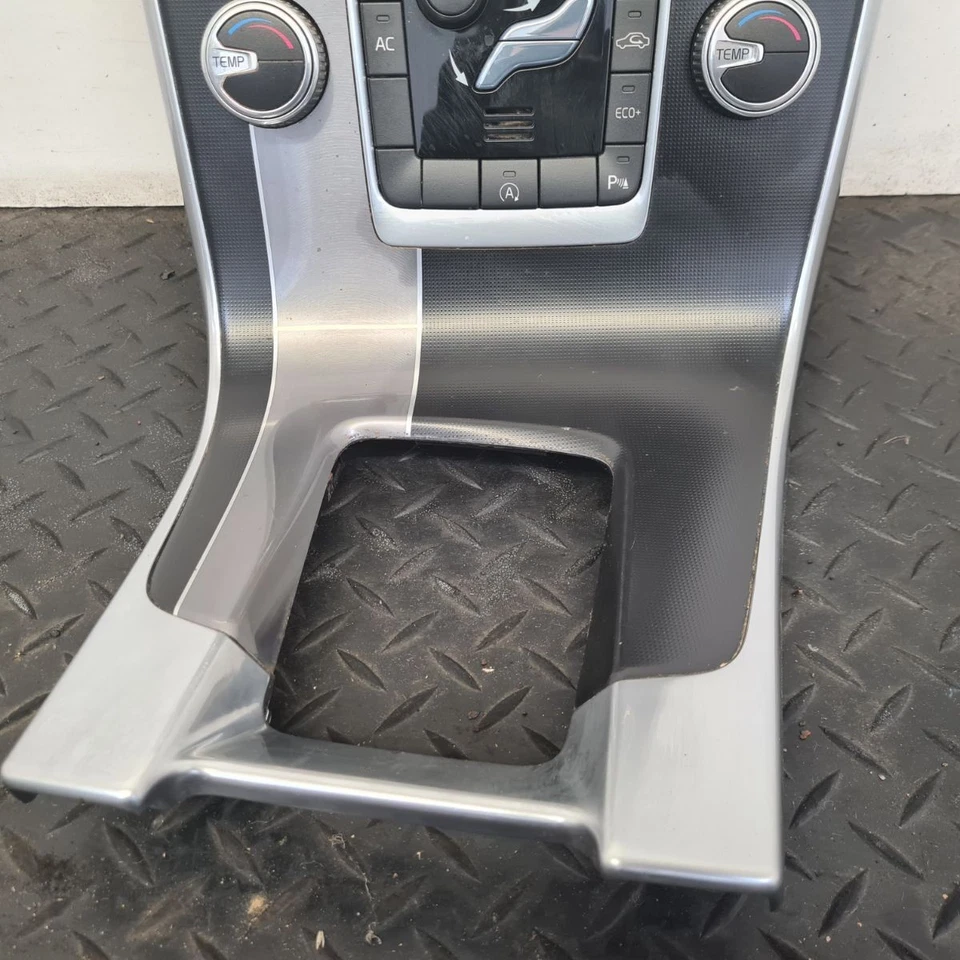 Volvo S60 MK2 (134) 2017 Interior Heater and Radio Control Panel 31389134 - Image 4 of 4