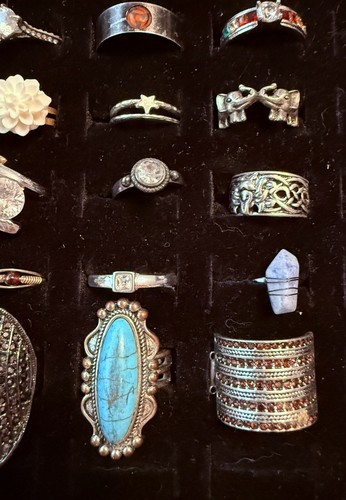Huge Lot Of 64 Fashion Rings! Many Different Styles And Materials! - Picture 10 of 18