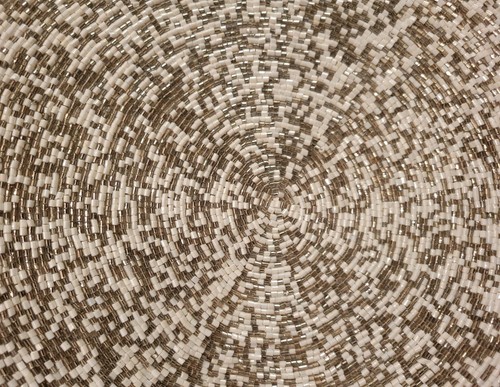 2x Tahari Round Beaded Placemat Charger White & Silver 15" set - Picture 5 of 13