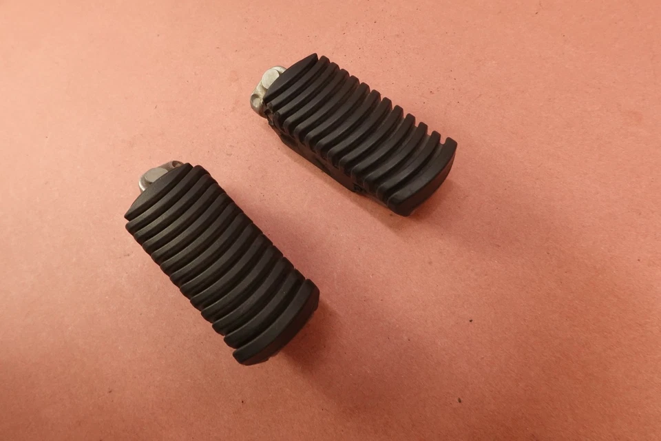 Clavijas reposapiés trasero pasajero BMW G650 GS G650GS 2005-2010 Foto 2 de 4