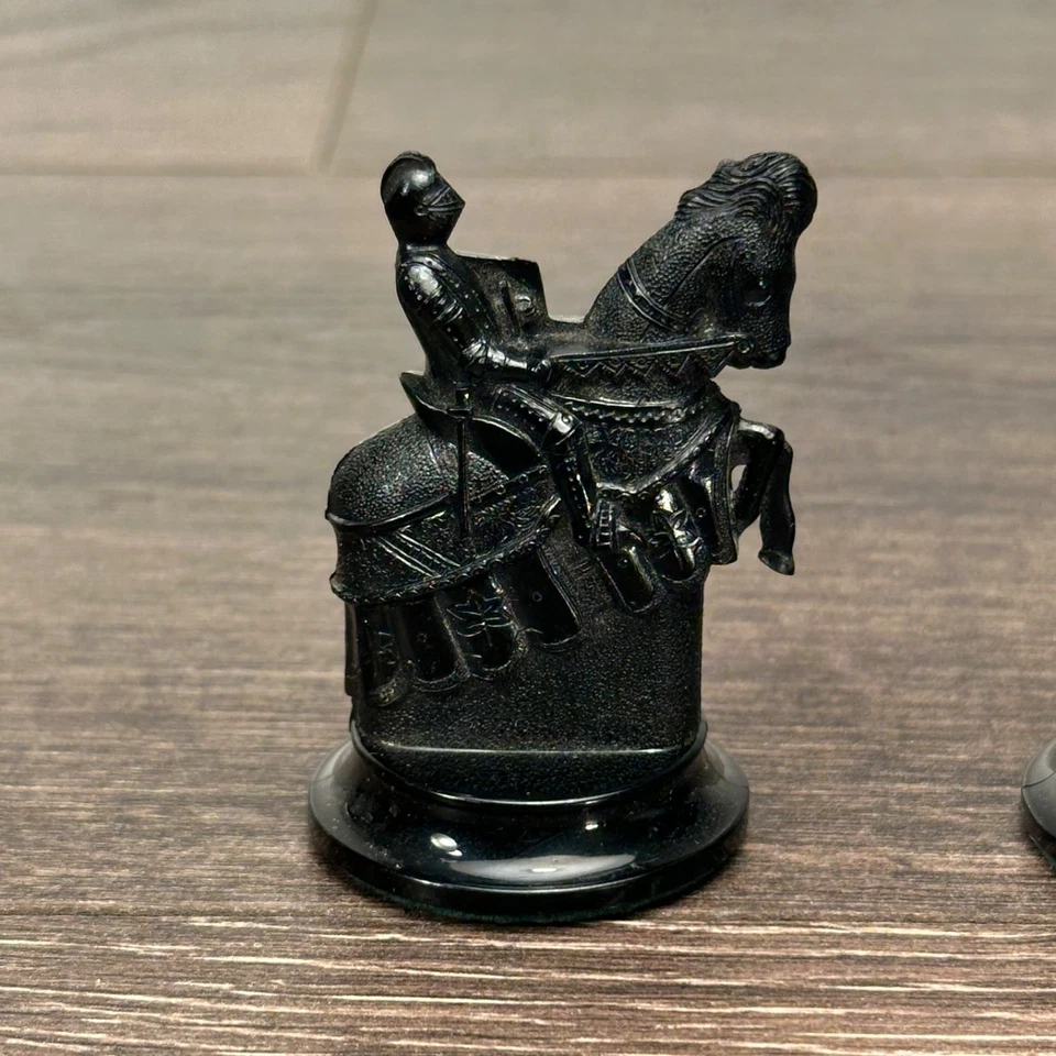 Juego de 2 piezas de ajedrez Kingsway Florentine 1947 réplica siglo XI CABALLEROS NEGROS Foto 4 de 4