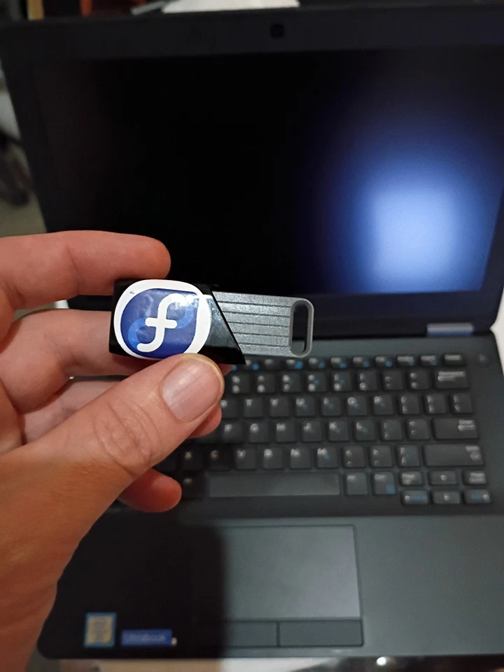 Fedora Linux Workstation 43 | Dell Latitude laptop (1TB SSD, 16GB RAM, Backlit) - Image 3 of 4