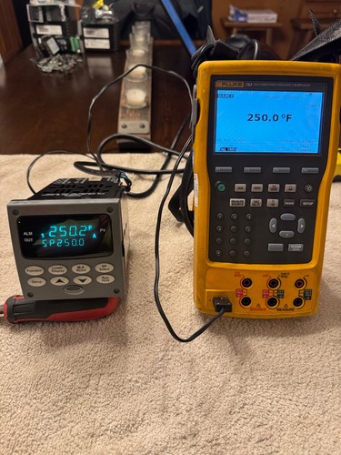 Honeywell UDC2500 Universal Temperature Controller