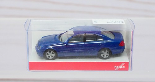 Herpa 023177, Mercedes-Benz Clase E sedán de 4 puertas, azul metálico, escala 1/87 HO | Zustand: New
