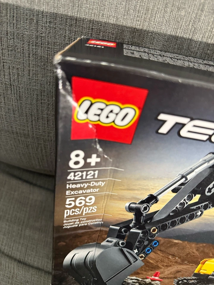 LEGO TECHNIC: Heavy-Duty Excavator (42121) Brand New Factory Sealed Retired Set - Image 2 of 3
