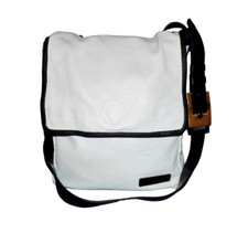 sac besace FOMITCHOFF fait main en cuir blanc porté épaule ou travers format A4