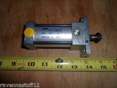 PHD AVRF 1 1/8 X 1 1/4 PNEUMATIC CYLINDER (NEW NO BOX)