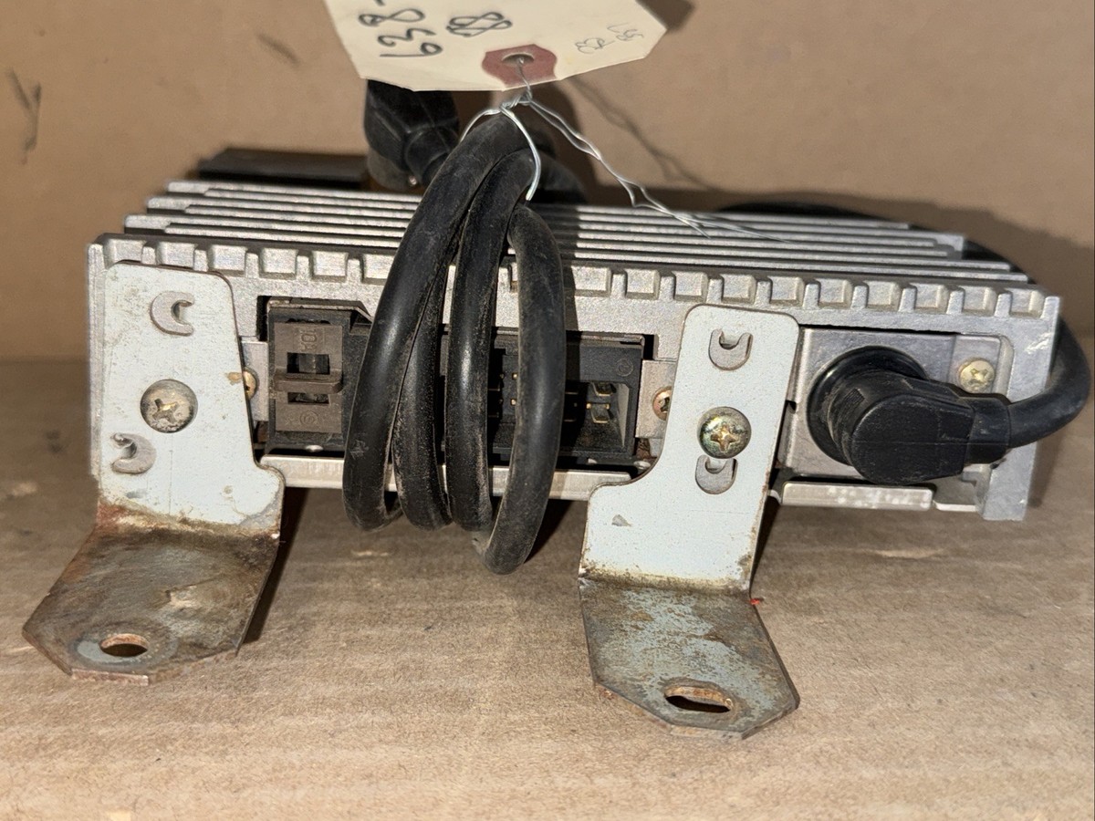 84-89 NISSAN Z31 300ZX RADIO AMPLIFIER AMP CONTROL MODULE 28063