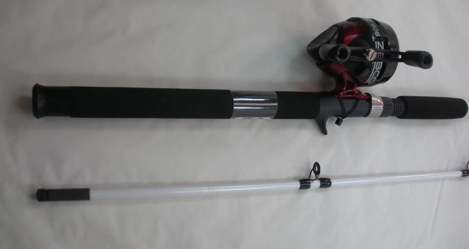 Zebco 2137603 1645C662MH 606 Reel 6ft 6" 2pc MH Spincast Rod and Reel Combo - Image 3 of 4