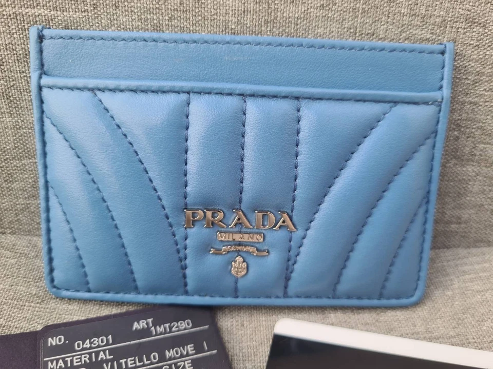 Auténtico tarjetero de cuero acolchado azul Prada Vitello Move logotipo dorado Foto 4 de 4