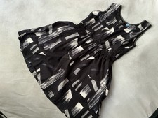 Simply Vera Black Geometric Dress Size L Knee Length SwingSkirt Classic Sleevele