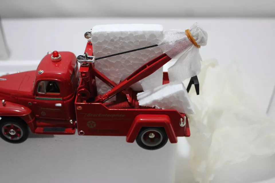 TEXACO STAR ENTERPRISE 1955 DIAMOND T WRECKER TOW TRUCK FIRST GEAR #18-1941 NIB - Image 4 of 4