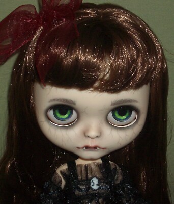bezaubernde Blythe Custom Fabric Doll Puppe ''kleiner Vampir'' OOAK 30 cm
