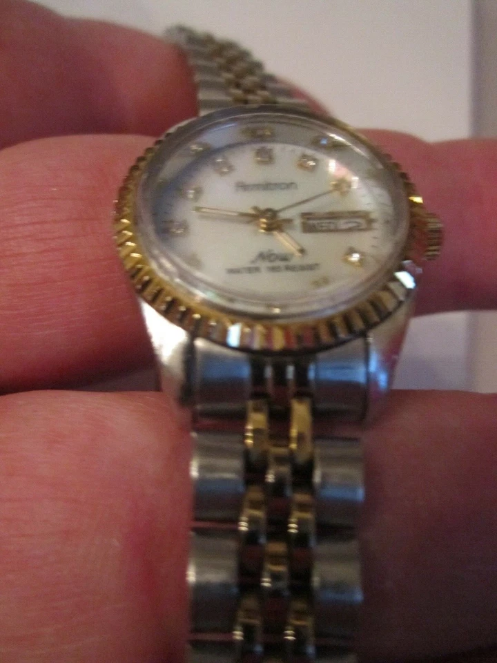RELOJ ARMITRON NOW PARA DAMA - BISEL ACANALADO CORREA JUBILEO - CUARZO - OFC-10 Foto 3 de 4