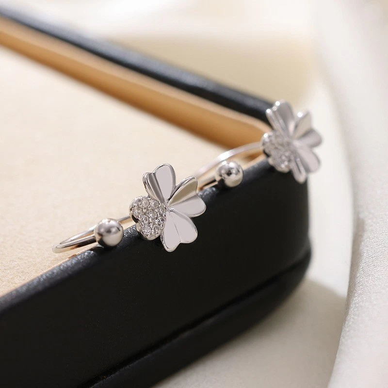 Gancho de oreja de trébol de cuatro hojas para mujer Pendientes Hebilla de tornillo Oreja Hueso Uña Cobre Foto 3 de 4