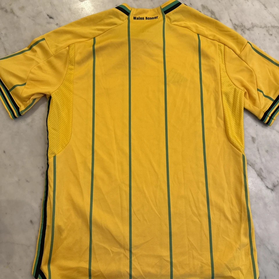 Camiseta de fútbol Adidas Gales Bonner para hombre pequeña a rayas amarillas de fútbol Jamaica Foto 4 de 4